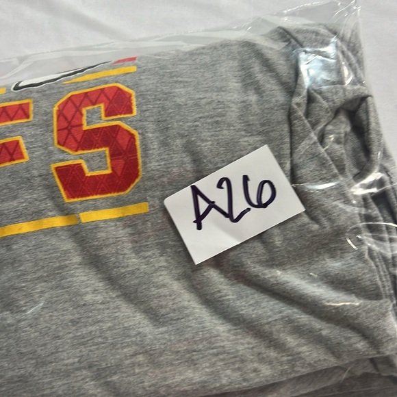 Chiefs tee boys size L - Picture 7 of 7